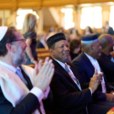 Des personnes arrivent pour la cérémonie d’ouverture du forum interreligieux du G20 2026 au Tabernacle de Salt Lake City, le jeudi 15 octobre 2026.
