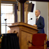 Le révérend Russell Rook, membre de la Chambre des lords, anime la séance intitulée « Disagree Better » lors du forum interreligieux du G20 de 2026 à Salt Lake City le 15 octobre 2026.