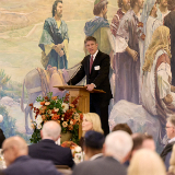 Matthew S. Holland, des soixante-dix, prend la parole lors d’un dîner dans le hall du bâtiment administratif de l’Église le jour de l’ouverture du forum interreligieux du G20 de 2026 à Salt Lake City, le jeudi 15 octobre 2026.