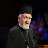 Le métropolite Emmanuel de Chalcédoine, deuxième prélat du Patriarcat œcuménique, prend la parole lors de la cérémonie d’ouverture du forum interreligieux du G20 2026 dans le Tabernacle de Salt Lake City, le jeudi 15 octobre 2026.
