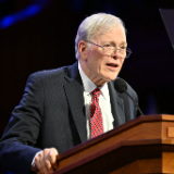 W. Cole Durham, fils, président de l’association du forum interreligieux du G20, prend la parole lors de la cérémonie d’ouverture du forum interreligieux du G20 2026 dans le Tabernacle de Salt Lake City, le jeudi 15 octobre 2026.