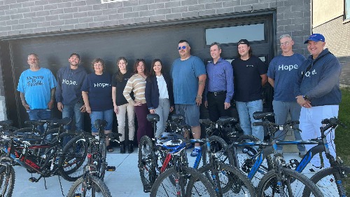 En route vers la réussite : des vélos aident des résidents de Leamington à se rendre au travail