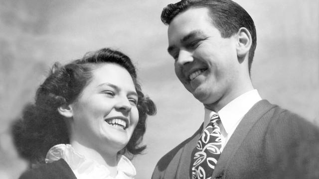 Russell M. Nelson et sa première épouse, Dantzel Nelson, à l'Université de l'Utah, en 1942.