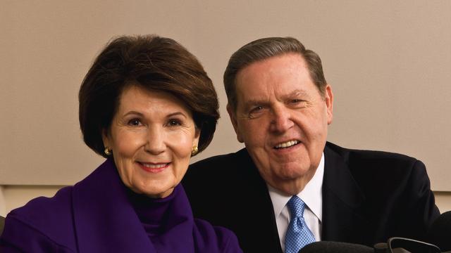 Jeffrey R. Holland, du Collège des douze apôtres, et son épouse, Patricia.