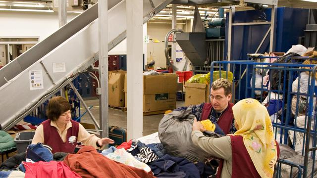 orig_DeseretIndustrieslargeclothessort5_16Sep08.jpg