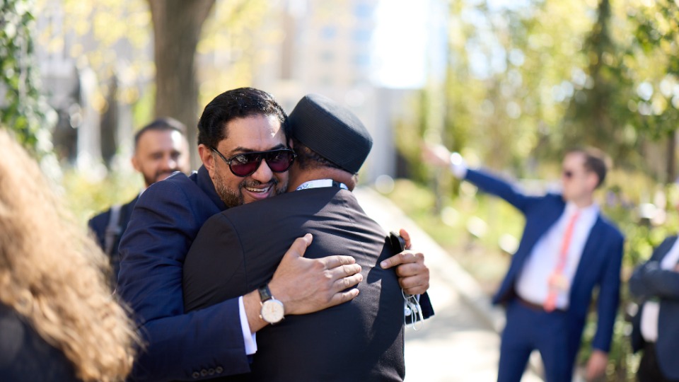 Des personnes arrivent pour la cérémonie d’ouverture du forum interreligieux du G20 2026 au Tabernacle de Salt Lake City, le jeudi 15 octobre 2026.
