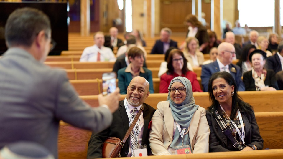 Des personnes arrivent pour la cérémonie d’ouverture du forum interreligieux du G20 2026 au Tabernacle de Salt Lake City, le jeudi 15 octobre 2026.