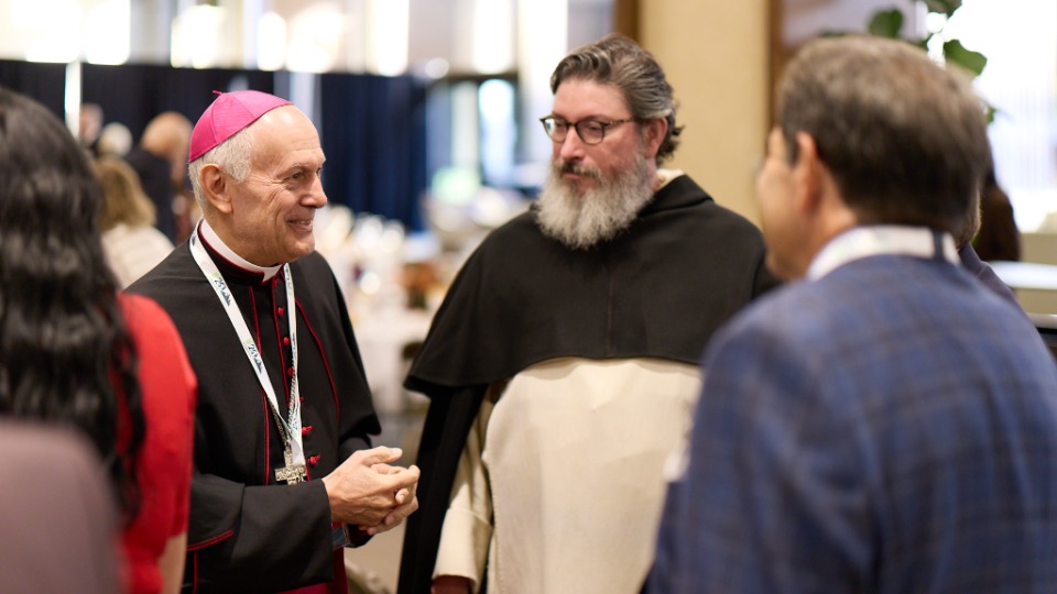 Les invités arrivent au bâtiment administratif de l’Église pour un dîner avant la cérémonie d’ouverture du forum interreligieux du G20 de 2026 à Salt Lake City, le jeudi 15 octobre 2026.