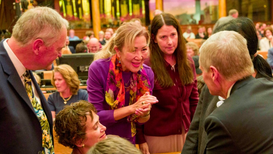 Des chefs de confessions religieuses et des dirigeants civiques participant au forum interreligieux du G20 de 2026 assistent à une représentation de « Music and the Spoken Word » dans le Tabernacle de Salt Lake City, le dimanche 18 octobre 2026.