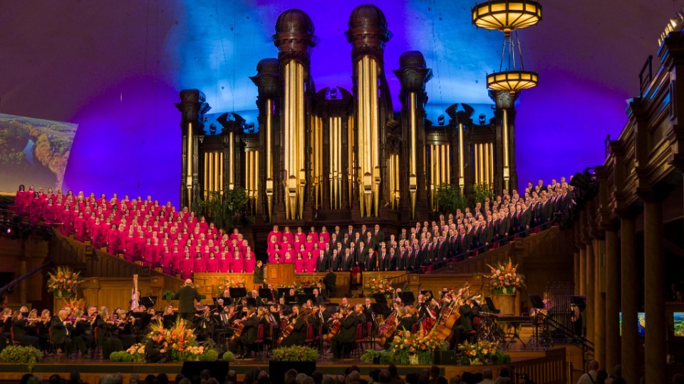 Des chefs de confessions religieuses et des dirigeants civiques participant au forum interreligieux du G20 de 2026 assistent à une représentation de « Music and the Spoken Word » dans le Tabernacle de Salt Lake City, le dimanche 18 octobre 2026.