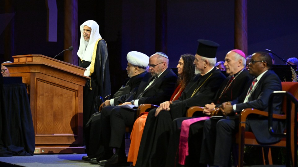 Son Excellence Mohammed Al-Issa, secrétaire général de la Ligue islamique mondiale, prend la parole lors de la cérémonie d’ouverture du forum interreligieux du G20 2026, au Tabernacle de Salt Lake City, le jeudi 15 octobre 2026.