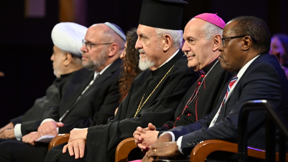Des dirigeants religieux du monde entier se réunissent à l’occasion de la session d’ouverture du forum interreligieux du G20 2026 dans le Tabernacle de Salt Lake City, le jeudi 15 octobre 2026.